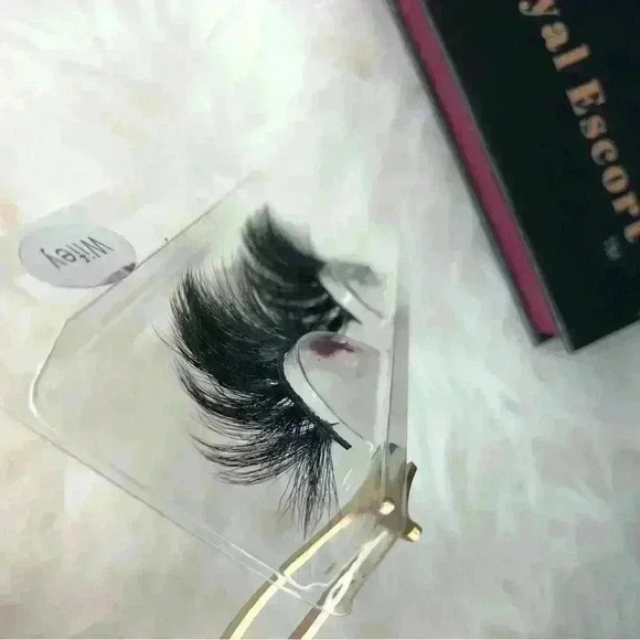 25mm Lashes Wifey - Picture 4 of 4